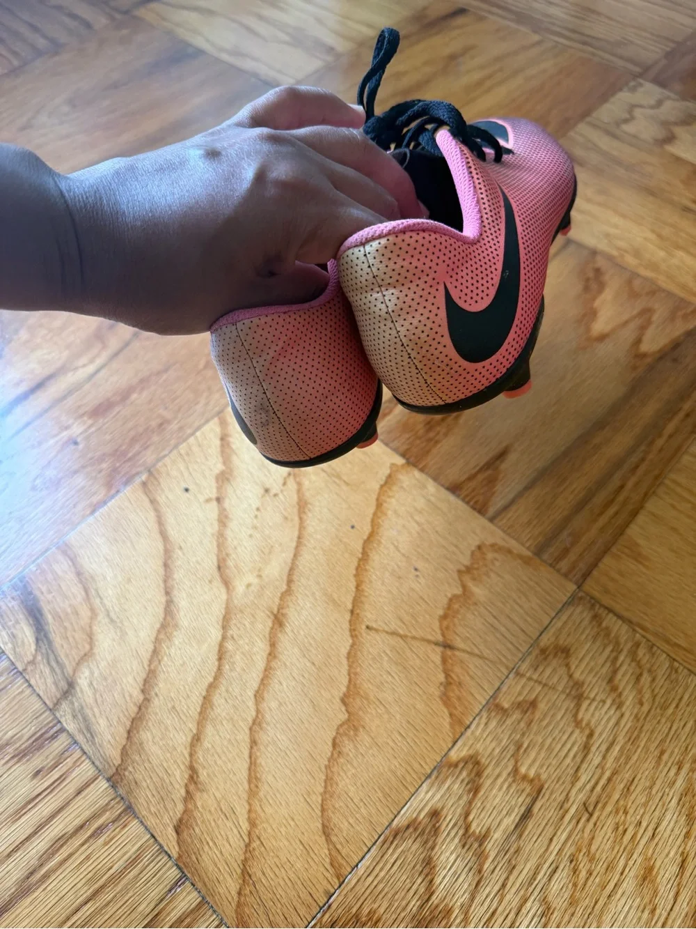 Nike soccer shoes size 1Youth
